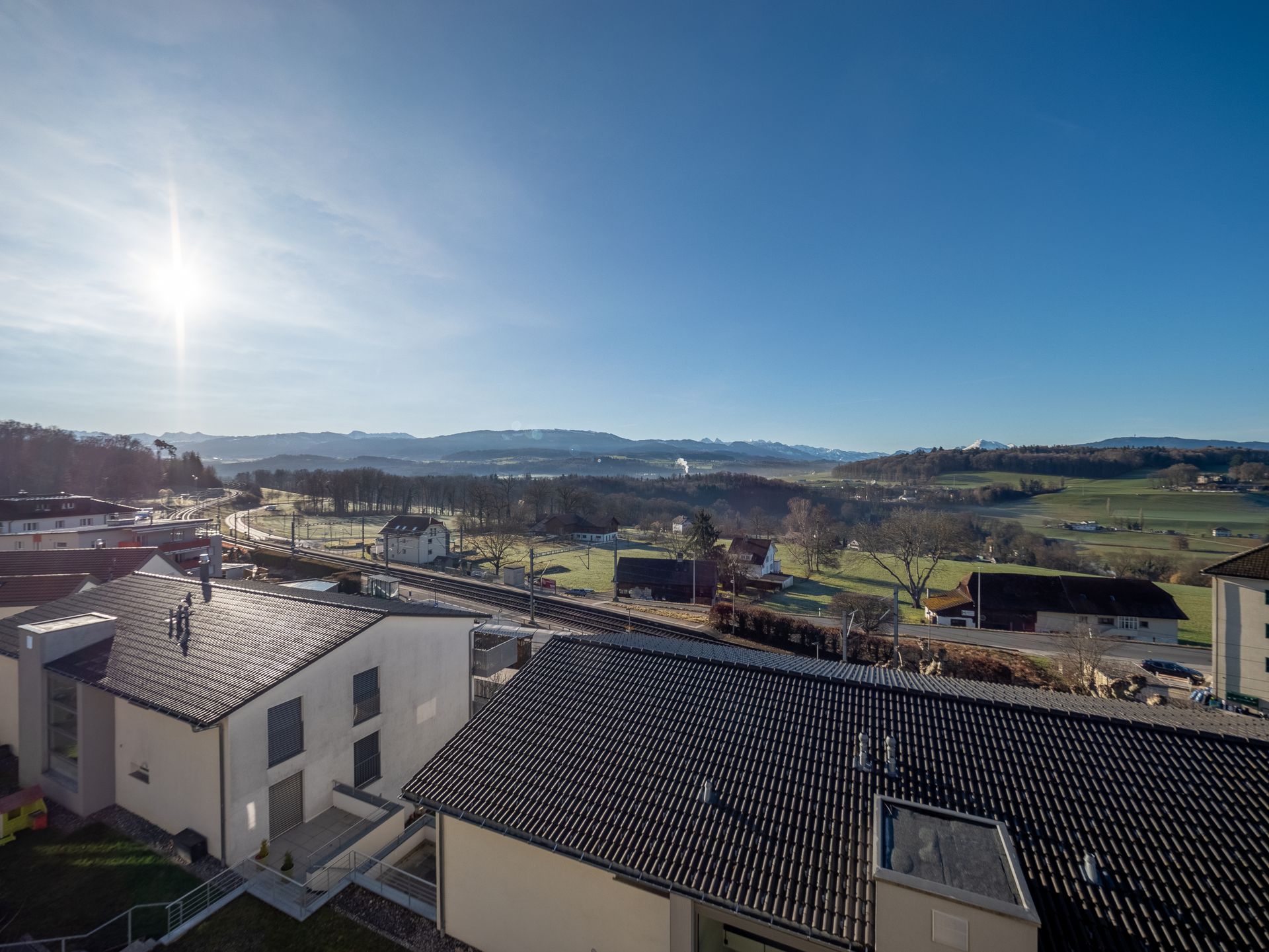 Dernier étage - Superbe 4,5 pièces rénové à Villars-sur-Glâne avec vue dégagée - photo 2