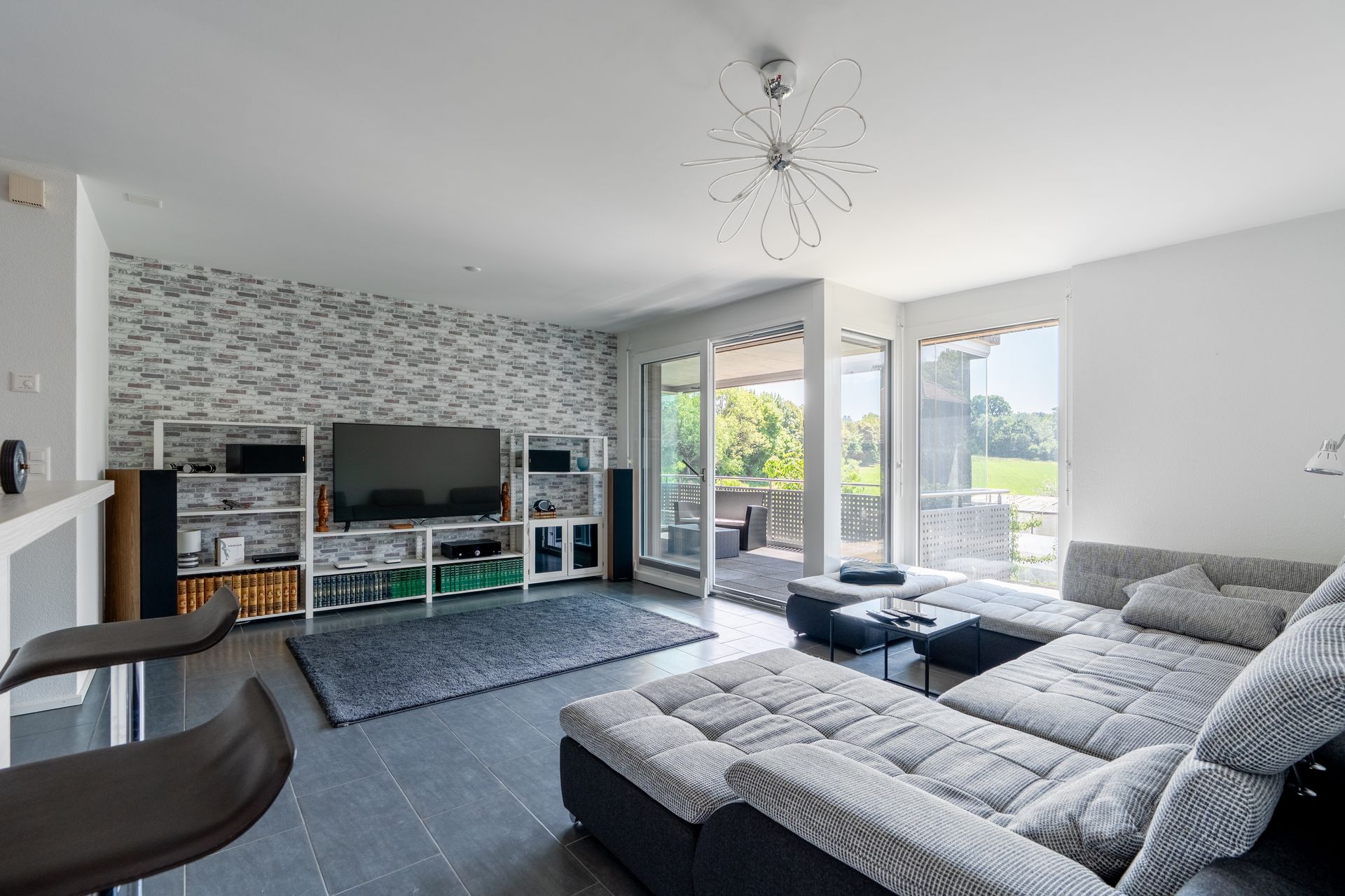 Appartement 5.5 pièces au dernier étage – calme, lumineux et idéalement situé à Givisiez - photo 10