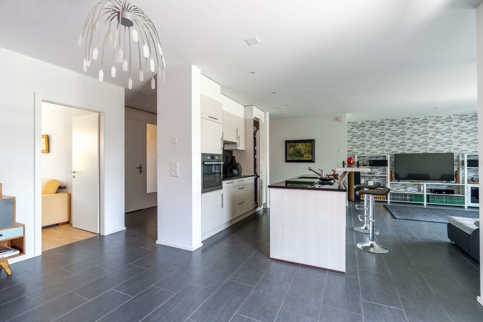 Appartement 5.5 pièces au dernier étage – calme, lumineux et idéalement situé à Givisiez - photo 9