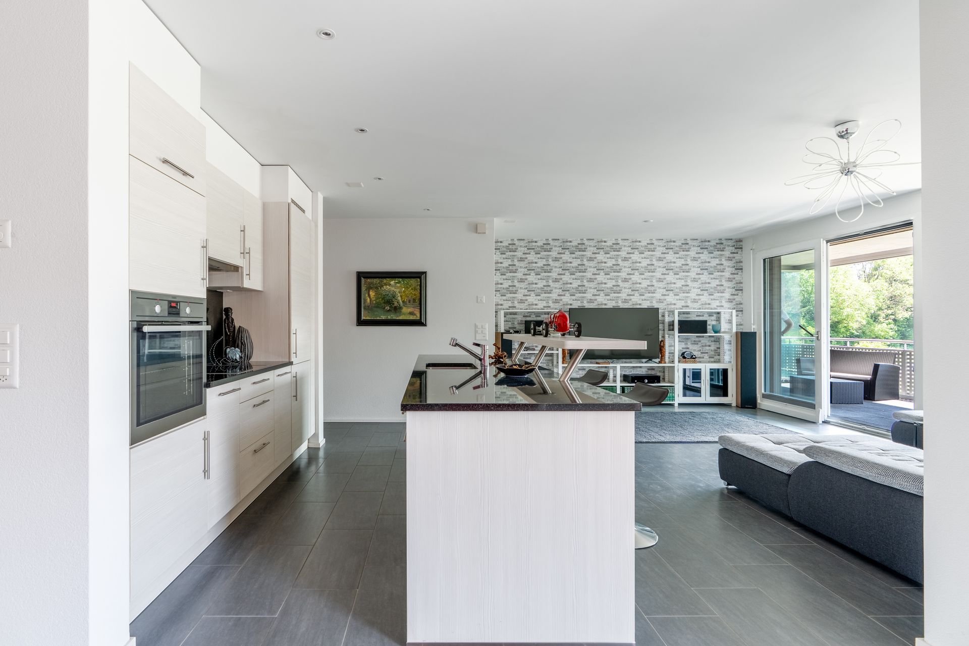 Appartement 5.5 pièces au dernier étage – calme, lumineux et idéalement situé à Givisiez - photo 8